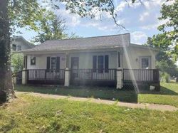 Pre-foreclosure in  N LONG ST Shelbyville, IL 62565