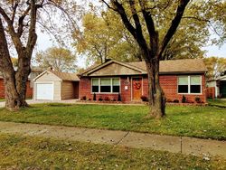 Pre-foreclosure in  W 116TH ST Worth, IL 60482