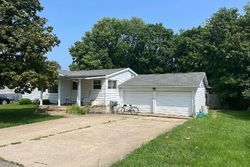 Pre-foreclosure in  KOHL ST Creve Coeur, IL 61610