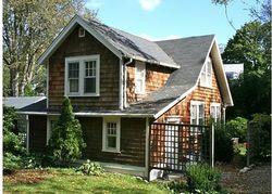 Pre-foreclosure in  ROUND HILL RD Fairfield, CT 06824