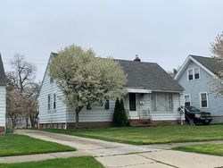 Pre-foreclosure in  E MINER RD Cleveland, OH 44124