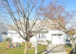 Pre-foreclosure Listing in MAPLE AVE BELLMORE, NY 11710