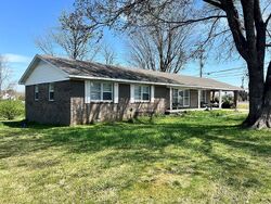 Pre-foreclosure in  CRESTVIEW DR Paragould, AR 72450