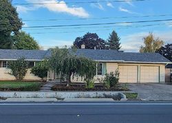 Pre-foreclosure in  45TH AVE NE Salem, OR 97305