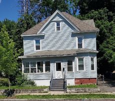 Pre-foreclosure in  SUFFOLK ST Springfield, MA 01109