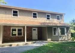 Pre-foreclosure in  LINCOLN DR Oakdale, NY 11769