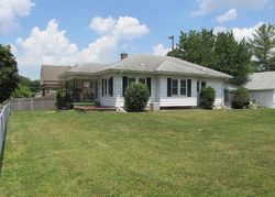 Pre-foreclosure in  10TH ST Rock Island, IL 61201