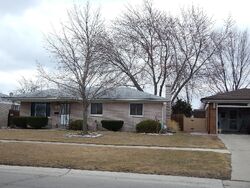 Pre-foreclosure in  FOX HILL DR Sterling Heights, MI 48310