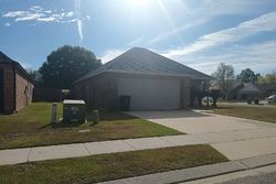 Pre-foreclosure in  VILLA DR Baton Rouge, LA 70810