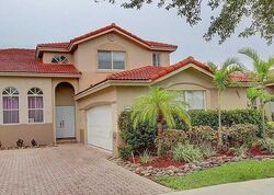 Pre-foreclosure in  E ROYAL COVE CIR Fort Lauderdale, FL 33325