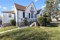 Pre-foreclosure in  SCHOENHERR RD Warren, MI 48089