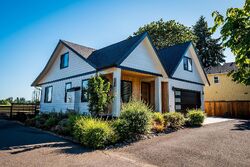 Pre-foreclosure in  ZANE LN Eugene, OR 97404