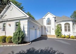Pre-foreclosure in  STONE HILL DR S Manhasset, NY 11030