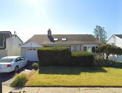 Pre-foreclosure in  WINDSOR DR Bethpage, NY 11714
