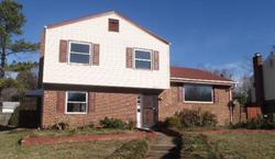 Pre-foreclosure Listing in DECKER RD RICHMOND, VA 23225