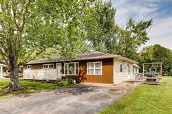 Pre-foreclosure in  JEANETTE AVE Evansville, IN 47714