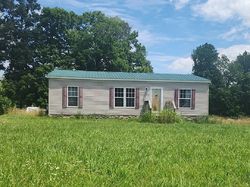 Pre-foreclosure in  POINTE LN Lafayette, TN 37083