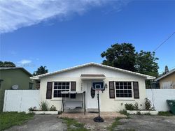 Pre-foreclosure in  NW 10TH AVE Miami, FL 33150