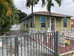 Pre-foreclosure in  SW 25TH TER Miami, FL 33133