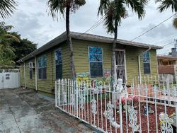 Pre-foreclosure in  SW 25TH TER Miami, FL 33133