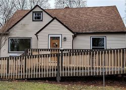 Pre-foreclosure in  WALLHAVEN DR Akron, OH 44313
