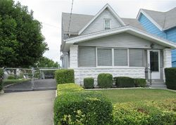 Pre-foreclosure in  CURTIS ST Toledo, OH 43609