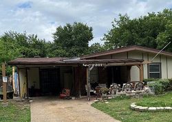Pre-foreclosure in  ROBERTS CIR Arlington, TX 76010