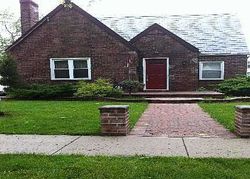 Pre-foreclosure in  SUNNYSIDE AVE Hempstead, NY 11550