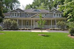 Pre-foreclosure in  LUQUER RD Manhasset, NY 11030