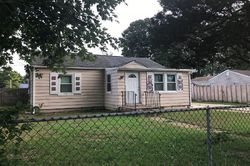 Pre-foreclosure in  YARNELL ST Brentwood, NY 11717