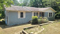 Pre-foreclosure in  OLD WIRE RD W London, AR 72847