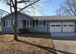 Pre-foreclosure in  SW CREST DR Topeka, KS 66604