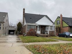 Pre-foreclosure in  11 MILE RD Berkley, MI 48072