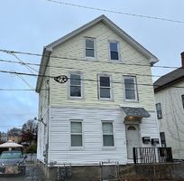 Pre-foreclosure in  STONE ST Providence, RI 02904