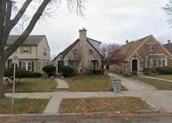 Pre-foreclosure in  N 13TH ST Milwaukee, WI 53209