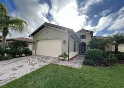 Pre-foreclosure in  KENTWOOD AVE Fort Myers, FL 33913
