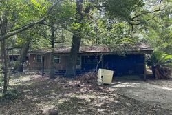 Pre-foreclosure in  APPLE ST Tallahassee, FL 32317