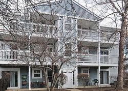 Pre-foreclosure in  E WINCHESTER RD UNIT A Libertyville, IL 60048