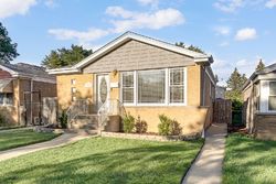 Pre-foreclosure in  S HOMAN AVE Chicago, IL 60652