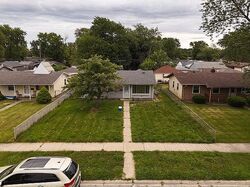 Pre-foreclosure in  NEW HAMPSHIRE AVE Hammond, IN 46323