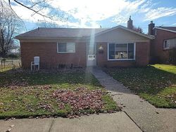 Pre-foreclosure in  SUNNYVIEW ST Clinton Township, MI 48035