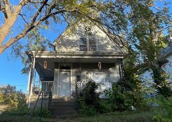 Pre-foreclosure in  S CRYSLER AVE Independence, MO 64050