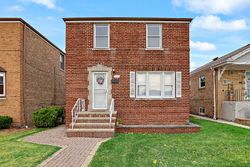Pre-foreclosure in  W 83RD PL Chicago, IL 60652