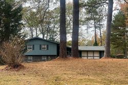 Pre-foreclosure in  WOODLAND FORREST DR Tuscaloosa, AL 35405