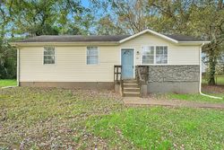 Pre-foreclosure in  GIBSON DR Clarksville, TN 37043