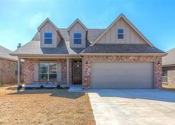 Pre-foreclosure in  E 143RD ST S Coweta, OK 74429