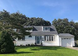 Pre-foreclosure in  ASTOR CT Commack, NY 11725