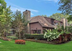 Pre-foreclosure Listing in FOX RUN ROSLYN HEIGHTS, NY 11577