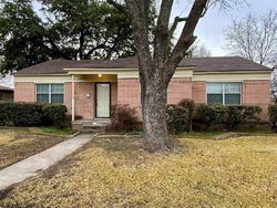 Pre-foreclosure in  W 15TH ST Irving, TX 75060