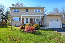 Pre-foreclosure in  CLOVER HILL DR Flanders, NJ 07836